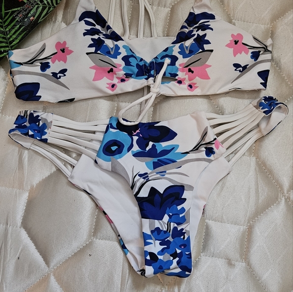 NEW, Womens bathing suit - Picture 1 of 2